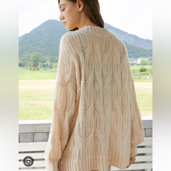 New with tags MOTF premium wool blend oversized cable knit   Cardigan size L - Picture 1 of 9
